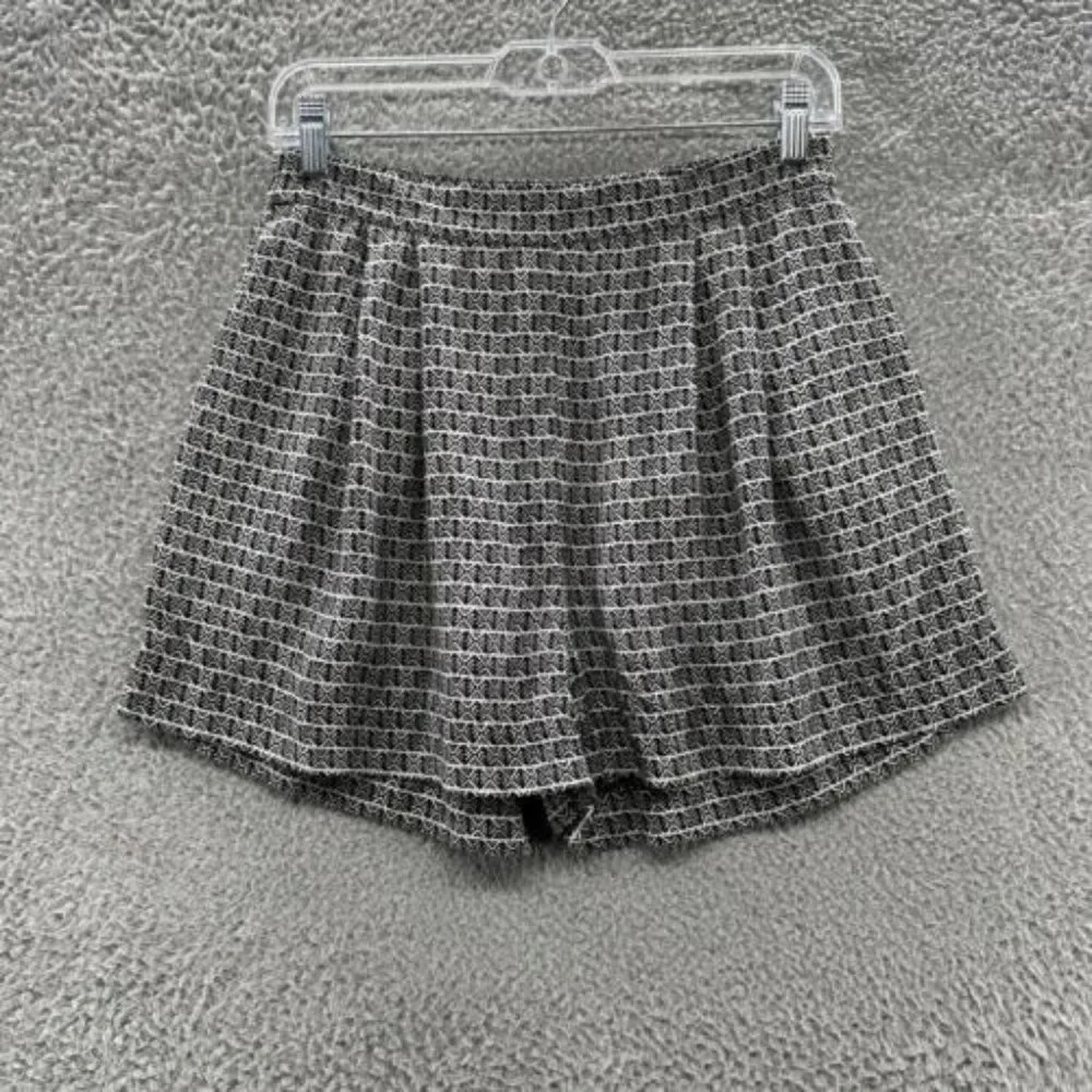 H&M Shorts Women's 8 Black & White Aztec Print Wide Leg Casual Shorts Size 8